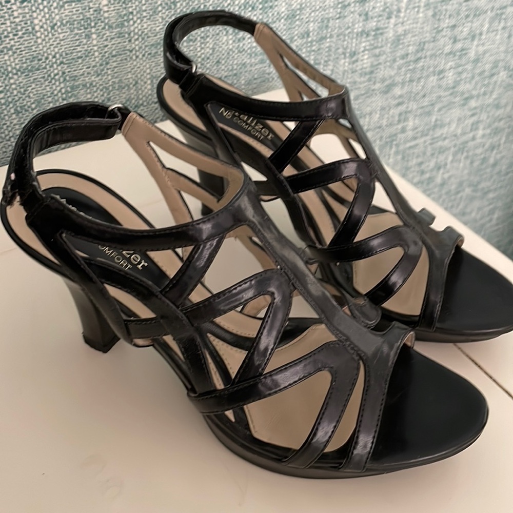 Naturalizer Danya heels Black Size 8.